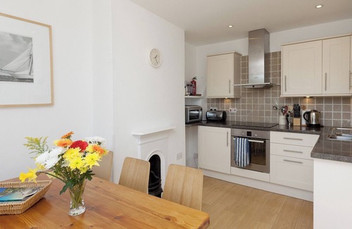 Salcombe Cottage | 3 bedroom accommodation in Buckley St
