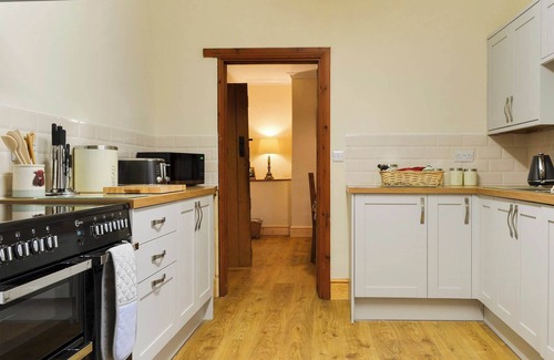 Llandwrog Cottage | 3 bedroom accommodation in Pontllyfni, near Caernarfon