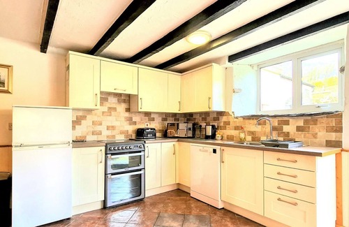 Fivelanes Cottage | 3 bedroom accommodation in Launceston