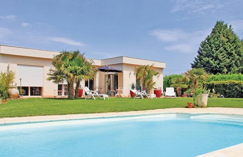 Montelimar House | 3 bedroom accommodation in Montélimar