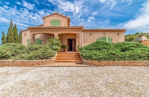 Pierrerue House | 3 bedroom accommodation in Pierrerue
