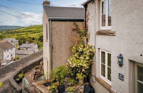 Peak District Cottage | 3 bedroom accommodation in Bradwell