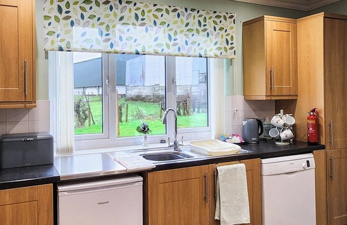 Airdrie Cottage | 3 bedroom accommodation in Plains, near Glasgow