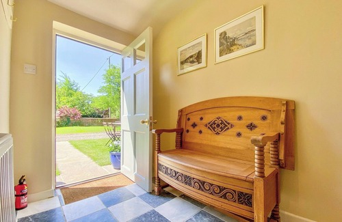 Poulshot Cottage | 3 bedroom accommodation in Poulshot, near Devizes