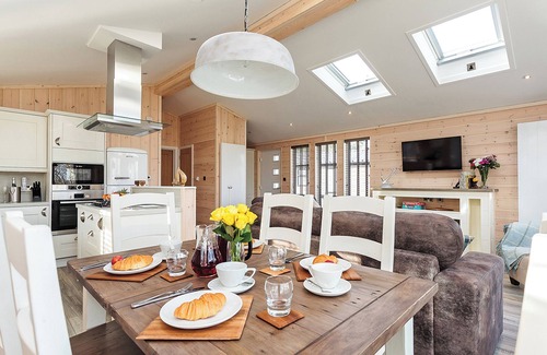 Ryde Ski Chalet | 3 bedroom accommodation in Wootton Bridge, Nr Cowes