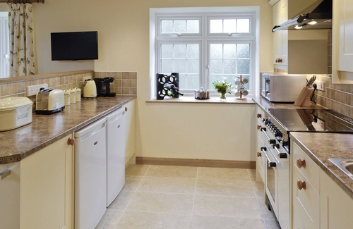 Frome Cottage | 3 bedroom accommodation in Spring Gardens, Frome
