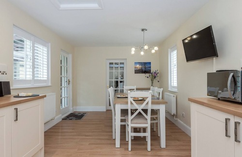 Ryde Cottage | 3 bedroom accommodation in Wootton, near Ryde