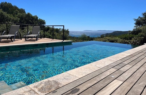 Cap Benat House | 3-bedroom air-conditioned villa with pool and sea view in the Gaou Benat estate