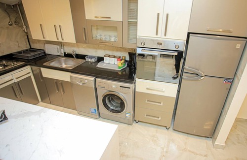 Al Duqqi Apartment | 3-bedroom apartment in lovely Giza Governorate with AC, WiFi and nile view