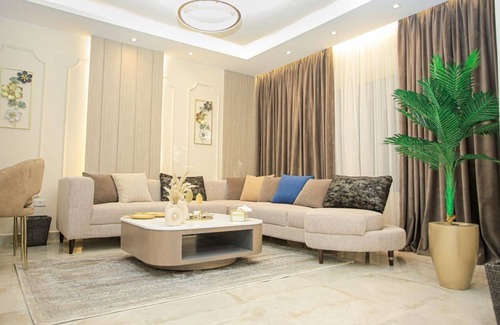 Al Duqqi Apartment | 3-bedroom apartment in lovely Giza Governorate with AC, WiFi and nile view