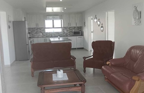 St. Helena Bay Apartment | 3-bedroom apartment in fabulous Saint Helena Bay with AC, Wi-Fi, braai etc.