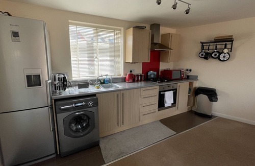 Higham Ferrers House | 3 Bedroom apartment, sleeps 8, Elec car charge port