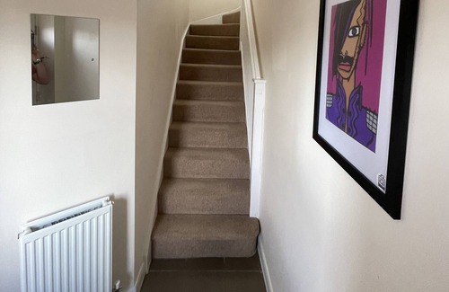 Higham Ferrers House | 3 Bedroom apartment, sleeps 8, Elec car charge port