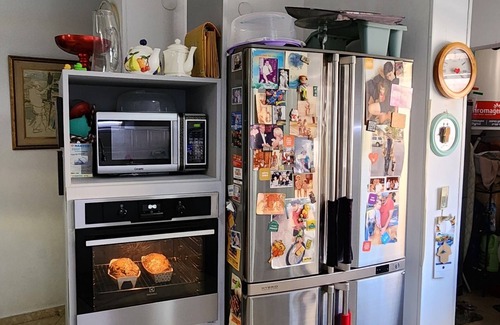 Tel Aviv Apartment | 3 Bedroom apartment close to Beach Free Parking.