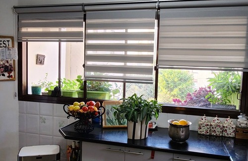 Tel Aviv Apartment | 3 Bedroom apartment close to Beach Free Parking.