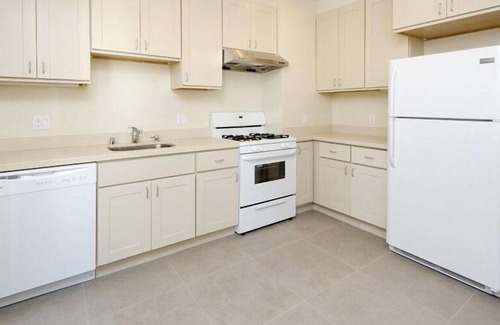 Russian Hill Apartment | 3 Bedroom Apartment L-560903 by Houzlet