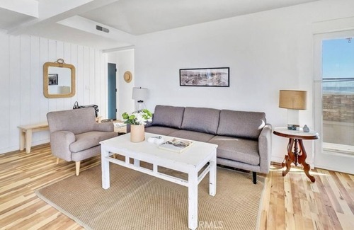 Laguna Beach Apartment | 3 Bedroom Apartment L-606027 by Houzlet