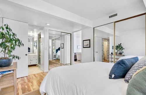 Laguna Beach Apartment | 3 Bedroom Apartment L-606027 by Houzlet