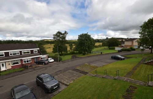 Airdrie Apartment | 3 Bedroom Apartment in a Quiet Location