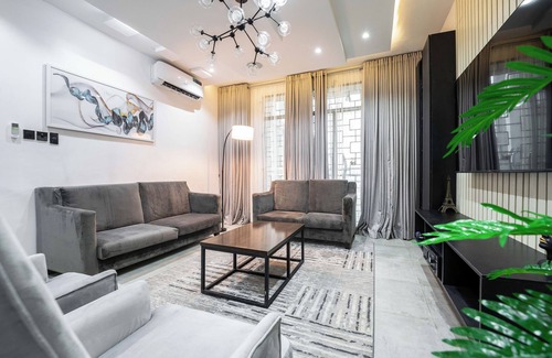 Lekki Phase 1 Apartment | 3-bedroom apartment in delightful Lekki with WiFi, AC