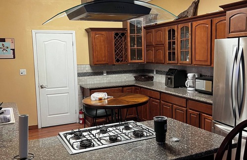 Gambier Apartment | 3-bedroom apartment in fantastic Nassau with Wi-Fi, AC