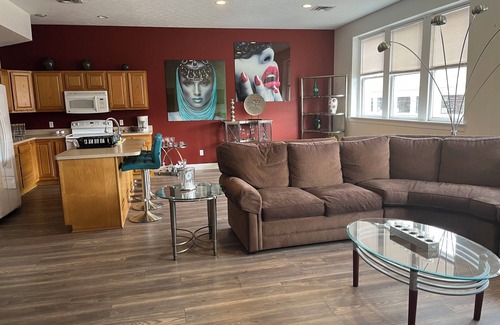 Lorain Apartment | 3-bedroom apartment in fabulous Lorain with AC