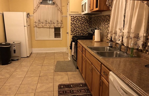 Clifton Apartment | 3 Bedroom Apartment in Old Town Clifton, steps away from the Zoo