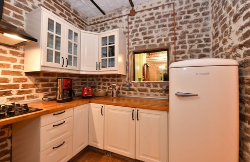 Taksim Apartment | 3-bedroom apartment with Turkish Hammam WiFi, AC