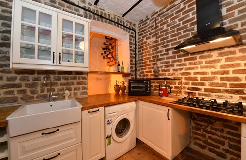 Taksim Apartment | 3-bedroom apartment with Turkish Hammam WiFi, AC
