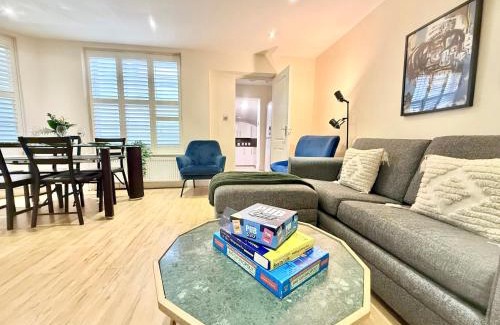 Pimlico Apartment | 3 Bedroom Apartment with private terrace in Pimlico, Westminster, Victoria