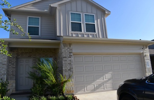 Spring Apartment | 3-bedroom apartment with swimming pool in Spring Texas, 15 mins to the airport!