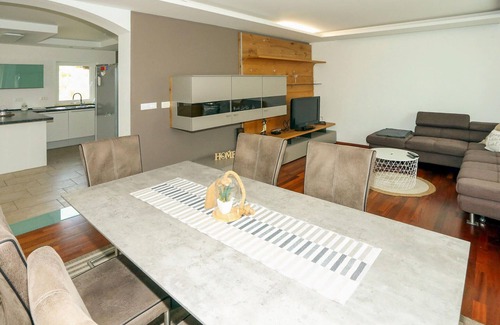 Piran Apartment | 3 bedroom awesome apartment in Secovlje