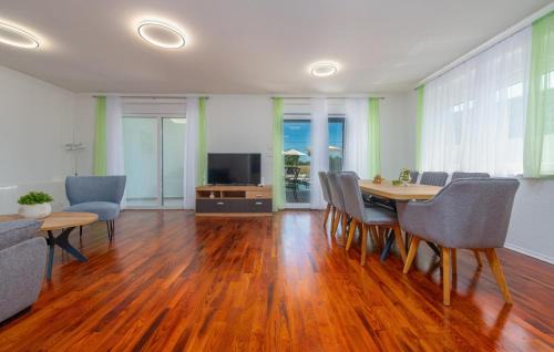 Gospic House | 3 Bedroom Awesome Home In Debelo Brdo