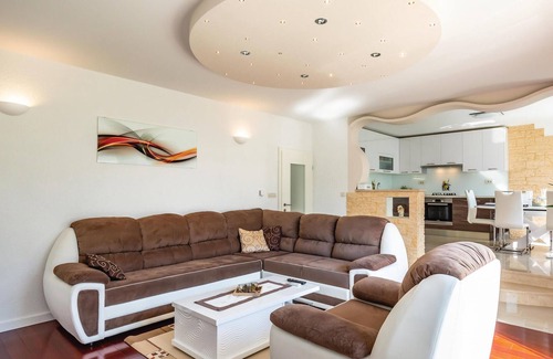 Rastovac House | 3 bedroom awesome home in Zagvozd