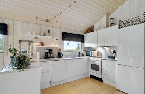 Hvalpsund House | 3 bedroom awesome home in Farsø