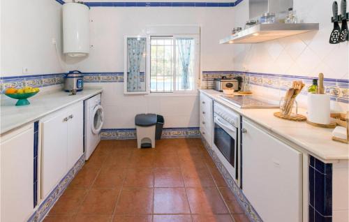Carmona House | 3 Bedroom Awesome Home In Carmona