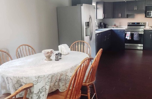 LaSalle House | 3 Bedroom basement unit with Free Parking , WiFi.