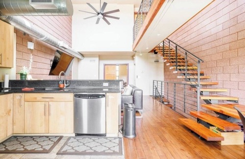Riverside House | 3-bedroom/bath Townhome in fabulous Tempe Walking Distance to ASU with AC, WiFi