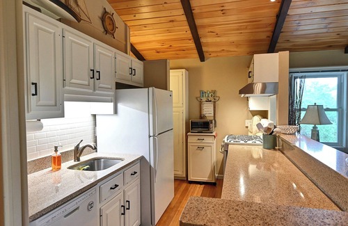 Bethany Beach House | 3 Bedroom Beach Cottage located in Middlesex Beach Community in Bethany with Private Beach access! Beach Town, Shopping, and Restaurants!