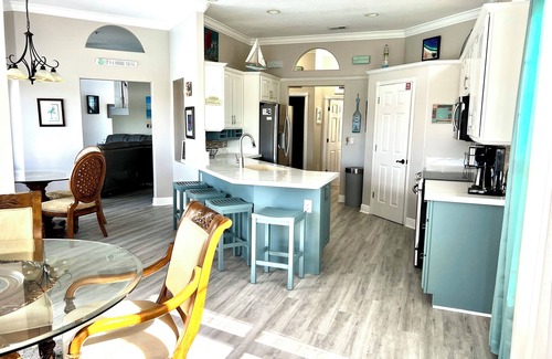 Painters Hill House | 3-bedroom Beach House w/saltwater pool and hot tub in brilliant Flagler Beach