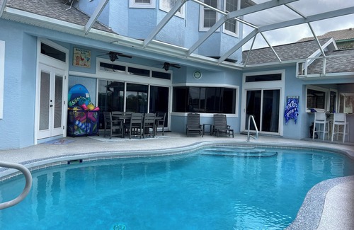 Painters Hill House | 3-bedroom Beach House w/saltwater pool and hot tub in brilliant Flagler Beach
