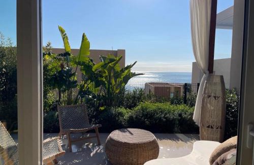 Jala Villa | 3-bedroom beach villa with a pool and private sauna in Green Coast Palase