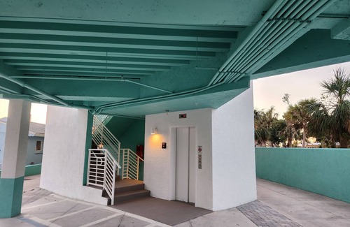 Englewood Condo | 3 Bedroom-Beachfront Condo with Most Amazing Sunset Views of the Gulf