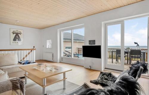 Sandkaas Apartment | 3 Bedroom Beautiful Apartment In Allinge