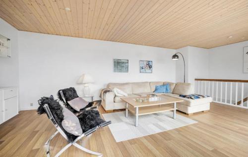 Sandkaas Apartment | 3 Bedroom Beautiful Apartment In Allinge