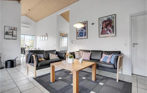 Houstrup House | 3 Bedroom Beautiful Home In Nørre Nebel