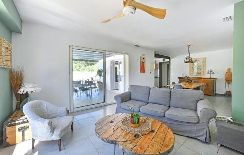 Remoulins House | 3 Bedroom Beautiful Home In Remoulins