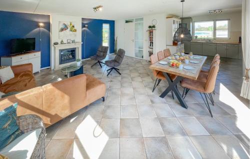 Makkum House | 3 Bedroom Beautiful Home In Makkum