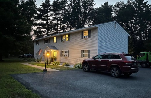 Gansevoort Apartment | 3-bedroom beautiful apartment 10 mins from track, SPAC, & Saratoga Springs w/AC