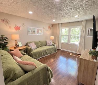 Roanoke House | 3 Bedroom - Boho By the Star - Cozy Home Close to Downtown Roanoke